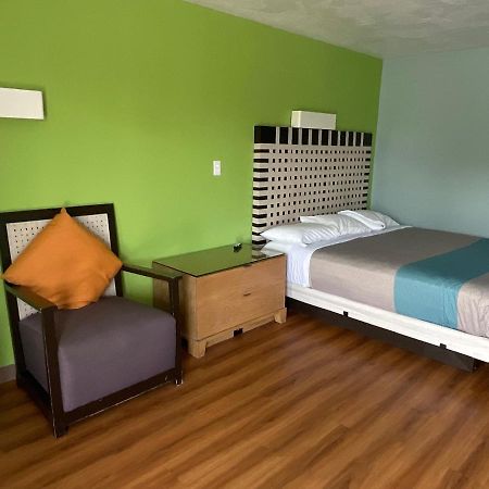 Country Yard Inn And Suites Sikeston Exteriör bild